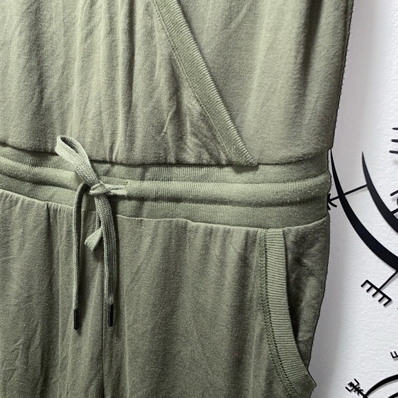 NWT Z SUPPLY THE WRAP FRONT JUMPSUIT Olive Green Medium With‎ Pockets - Picture 3 of 10